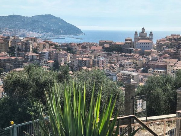 casa indipendente in vendita ad Imperia in zona Porto Maurizio