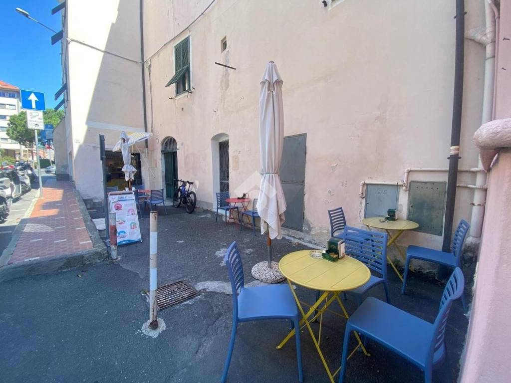 negozio in vendita ad Imperia in zona Oneglia