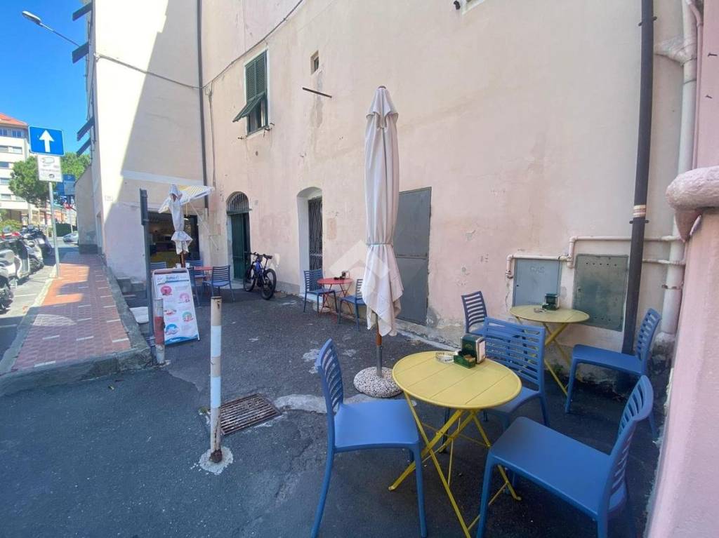 negozio in vendita ad Imperia in zona Oneglia