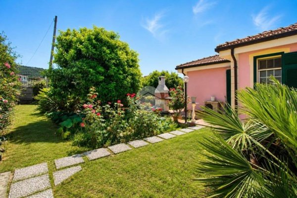 casa indipendente in vendita ad Imperia in zona Caramagna Ligure