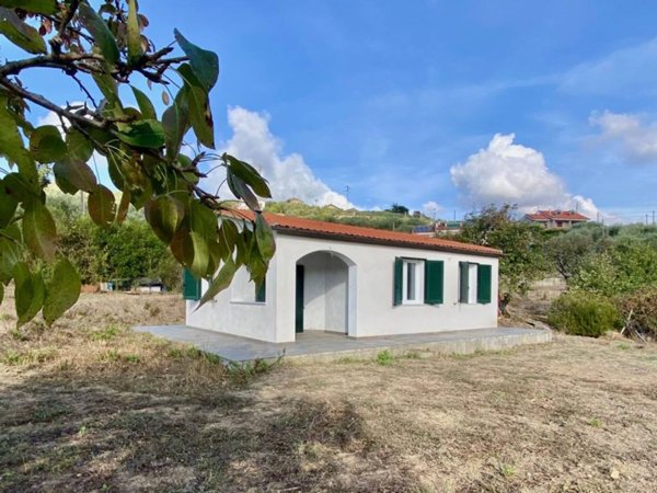 casa indipendente in vendita ad Imperia