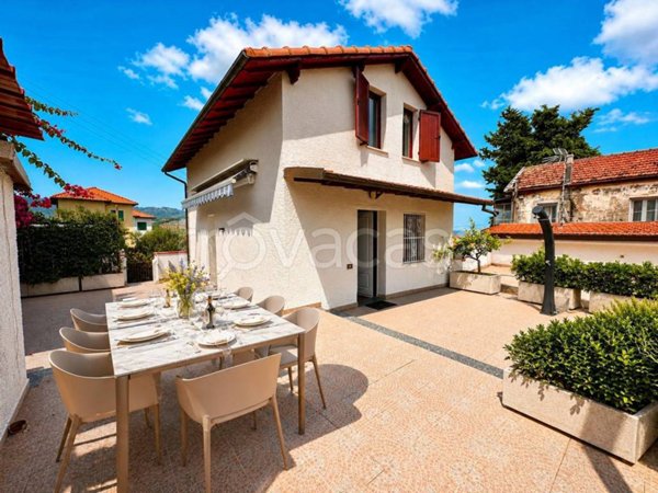 casa indipendente in vendita ad Imperia