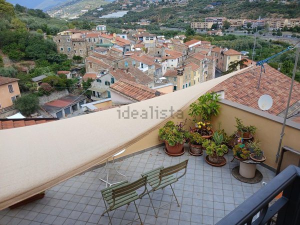 casa indipendente in vendita ad Imperia in zona Caramagna Ligure