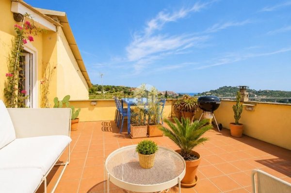 casa indipendente in vendita ad Imperia in zona Caramagna Ligure