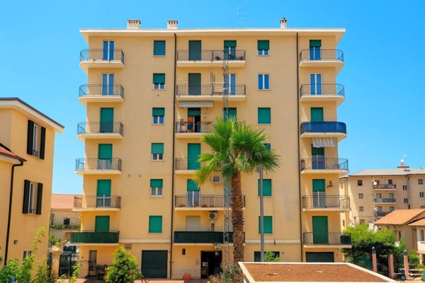 appartamento in vendita ad Imperia in zona Porto Maurizio