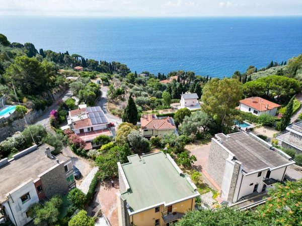 appartamento in vendita ad Imperia in zona Oneglia