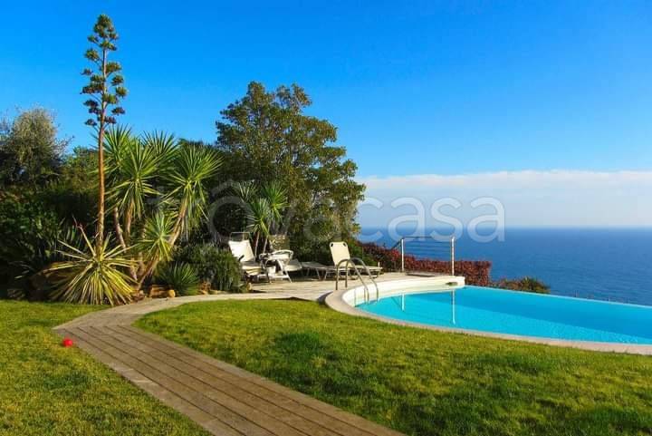 casa indipendente in vendita ad Imperia in zona Poggi