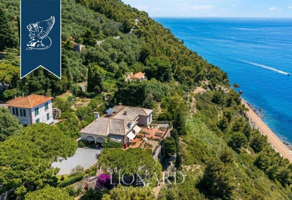 casa indipendente in vendita ad Imperia in zona Oneglia