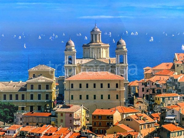 appartamento in vendita ad Imperia in zona Porto Maurizio