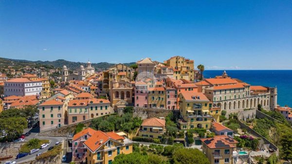 appartamento in vendita ad Imperia in zona Porto Maurizio