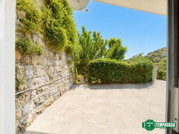 locale di sgombero in vendita ad Imperia in zona Artallo