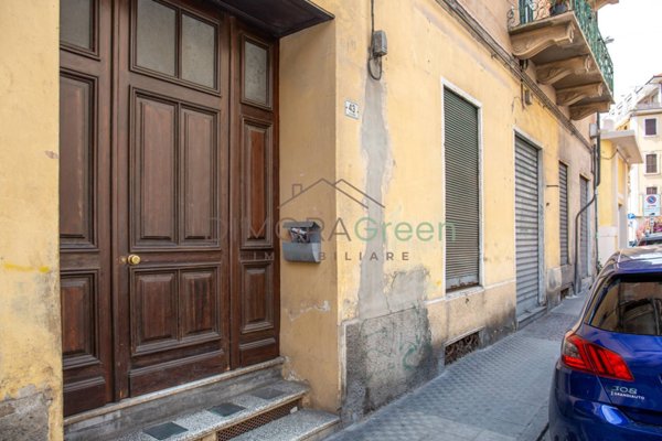 locale commerciale in vendita ad Imperia in zona Oneglia