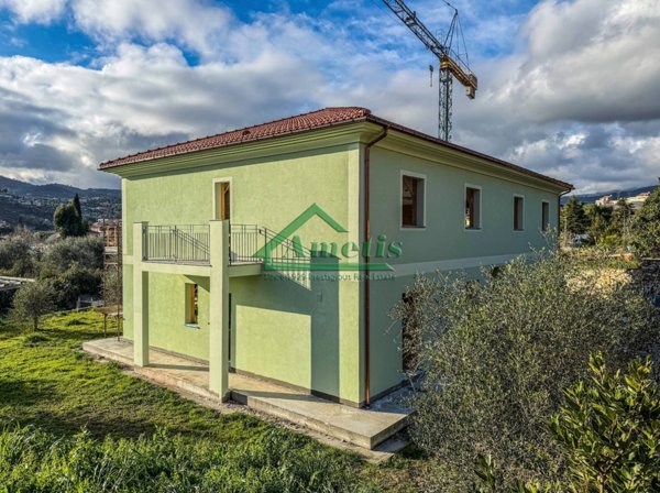 appartamento in vendita ad Imperia in zona Caramagna Ligure