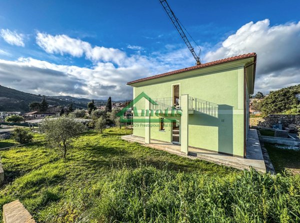 appartamento in vendita ad Imperia in zona Caramagna Ligure