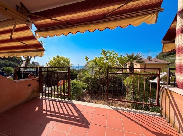 casa indipendente in vendita ad Imperia