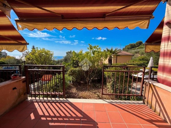 casa indipendente in vendita ad Imperia