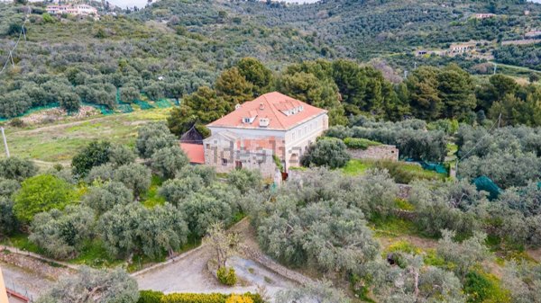 villa in vendita ad Imperia in zona Artallo