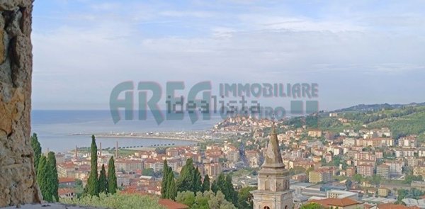 casa indipendente in vendita ad Imperia in zona Oneglia