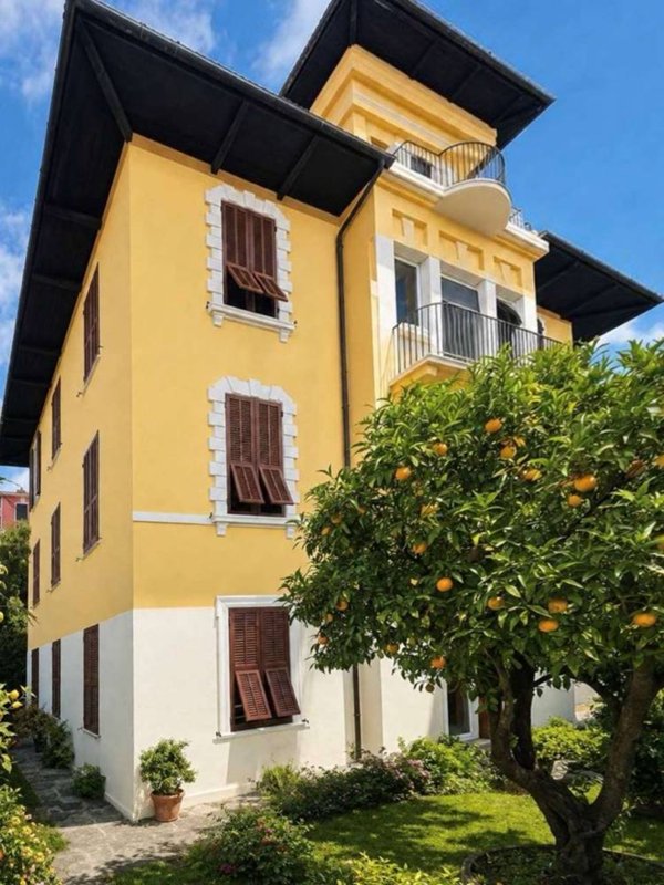 casa indipendente in vendita ad Imperia in zona Oneglia