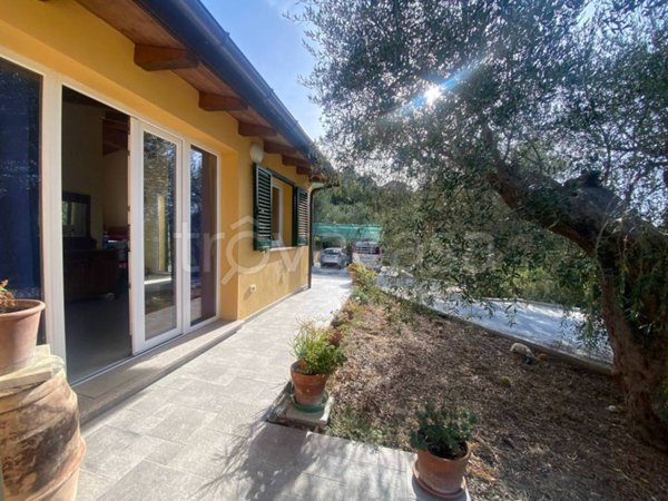 casa indipendente in vendita ad Imperia in zona Porto Maurizio