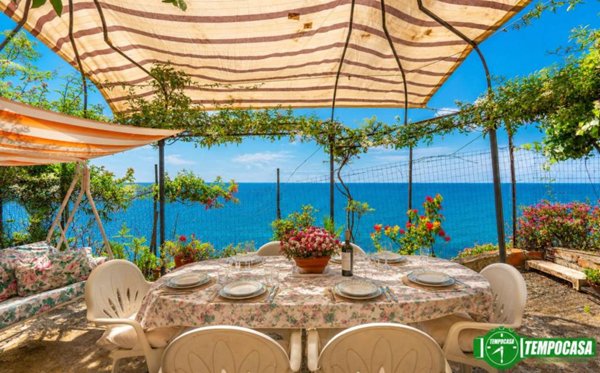 casa indipendente in vendita ad Imperia in zona Poggi