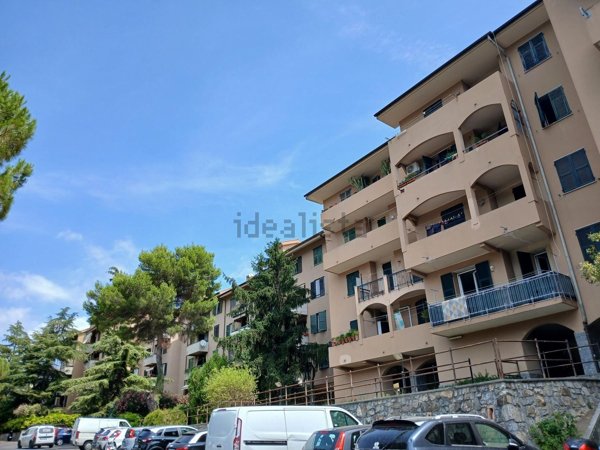 appartamento in vendita ad Imperia in zona Massabovi