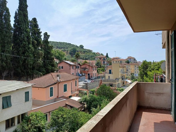 appartamento in vendita ad Imperia in zona Massabovi
