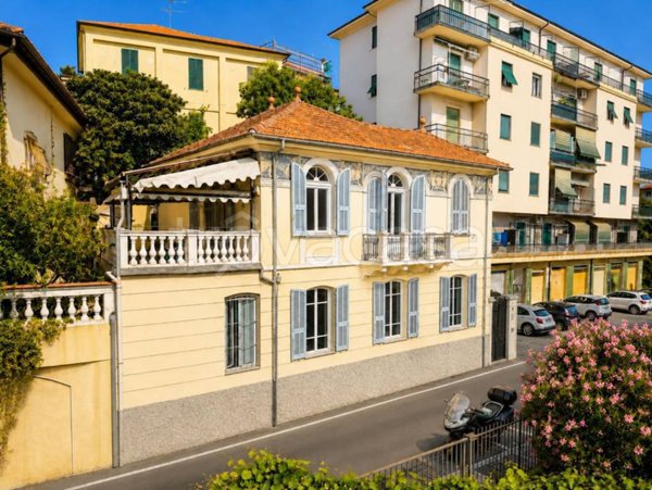 casa indipendente in vendita ad Imperia in zona Porto Maurizio