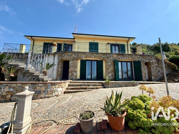 casa indipendente in vendita ad Imperia