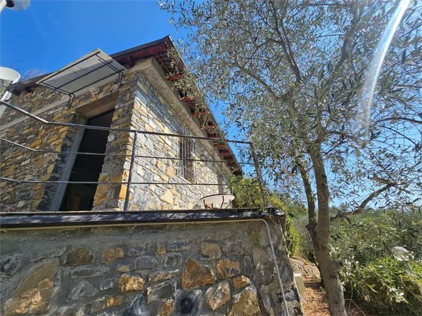 casa indipendente in vendita ad Imperia