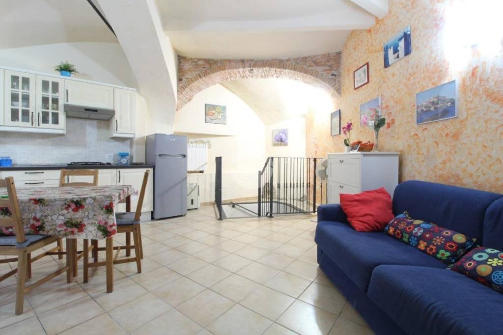 appartamento in vendita ad Imperia in zona Porto Maurizio