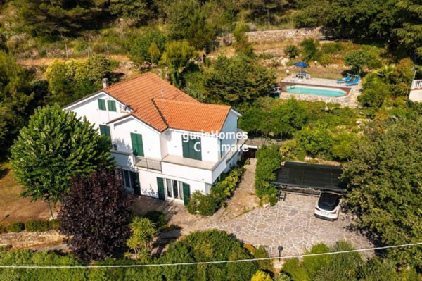 casa indipendente in vendita ad Imperia in zona Sant'Agata