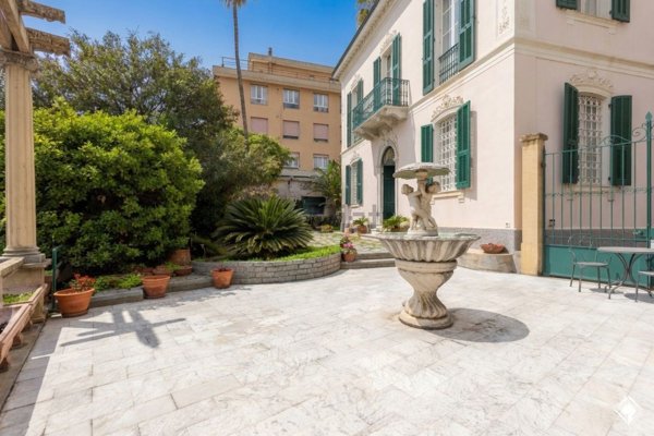 casa indipendente in vendita ad Imperia in zona Artallo