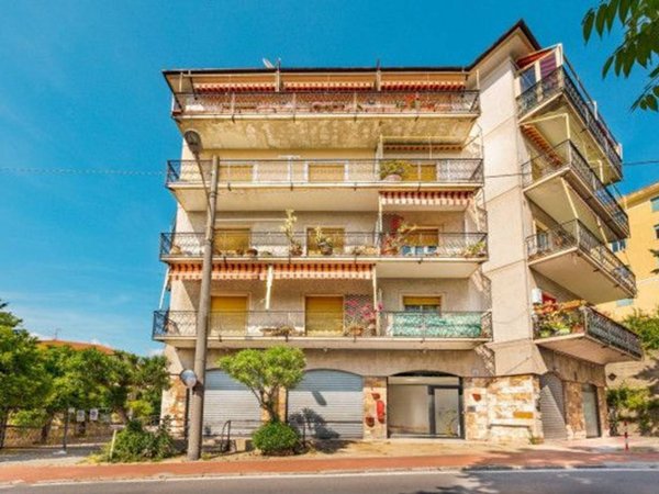 appartamento in vendita ad Imperia in zona Porto Maurizio