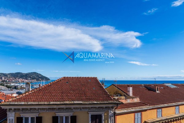 appartamento in vendita ad Imperia in zona Porto Maurizio