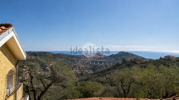 casa indipendente in vendita ad Imperia in zona Caramagna Ligure