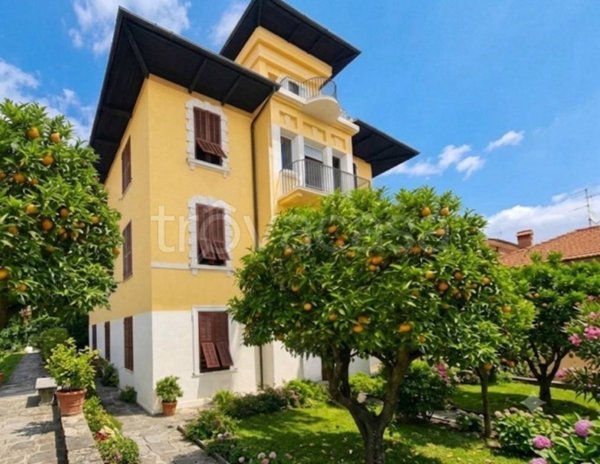casa indipendente in vendita ad Imperia in zona Oneglia