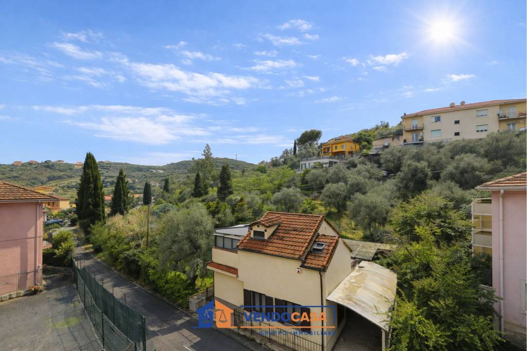appartamento in vendita ad Imperia in zona Cantalupo
