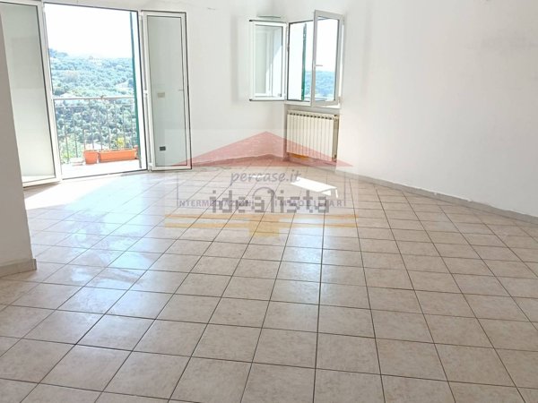 appartamento in vendita ad Imperia in zona Artallo