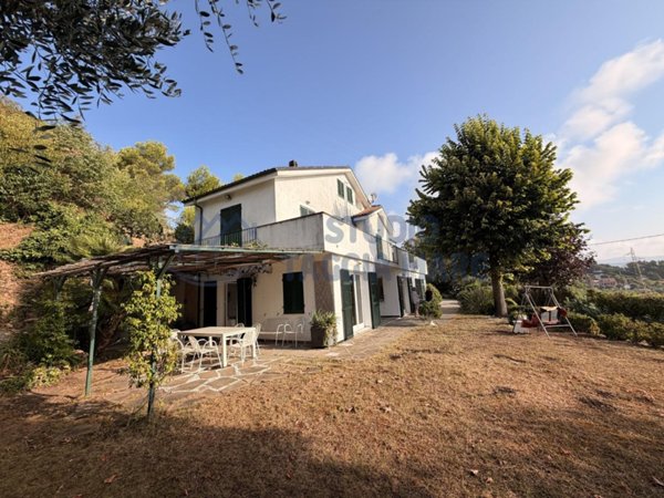 casa indipendente in vendita ad Imperia
