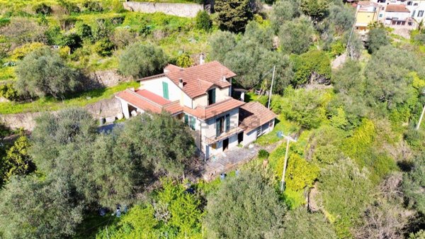 casa indipendente in vendita ad Imperia in zona Moltedo