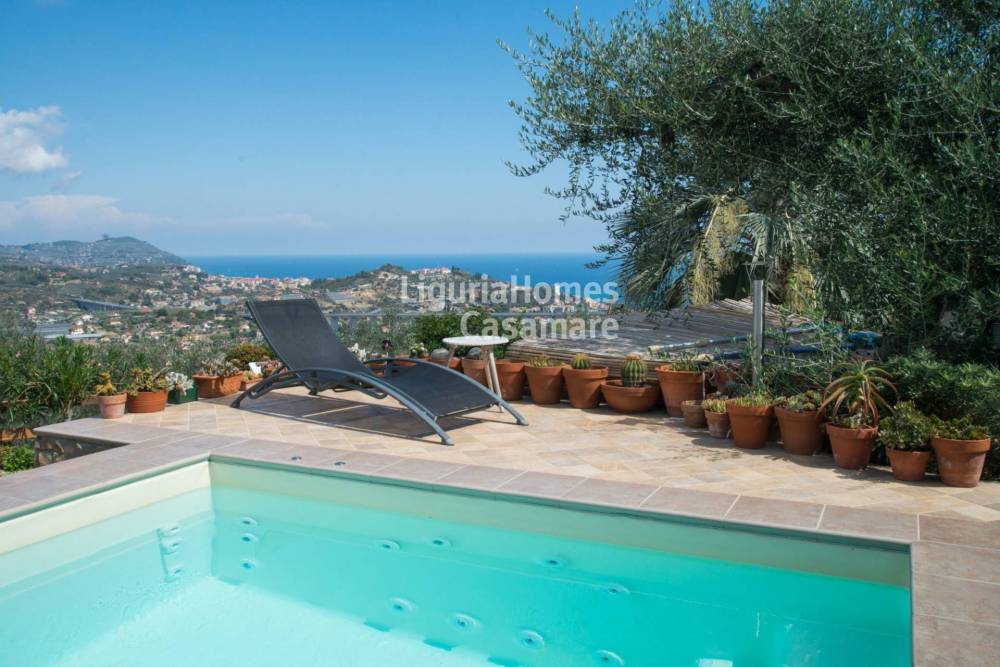 casa indipendente in vendita ad Imperia in zona Poggi