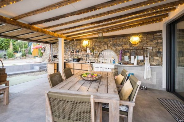 casa indipendente in vendita ad Imperia in zona Poggi
