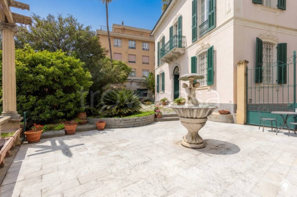 casa indipendente in vendita ad Imperia in zona Oneglia
