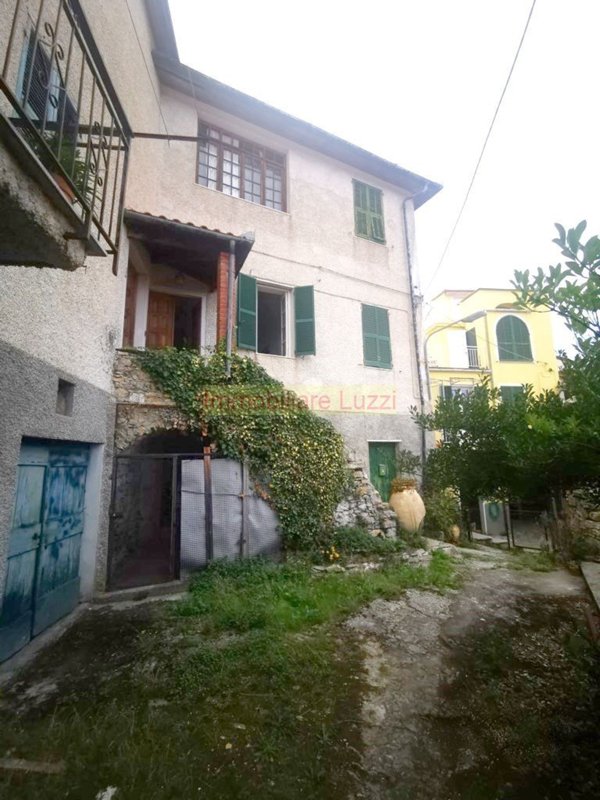 casa semindipendente in vendita ad Imperia in zona Torrazza / Clavi
