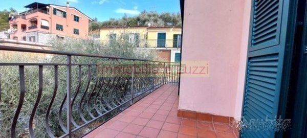 casa indipendente in vendita ad Imperia