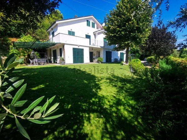 casa indipendente in vendita ad Imperia in zona Sant'Agata