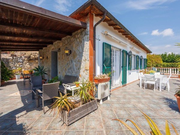 casa indipendente in vendita ad Imperia in zona Porto Maurizio
