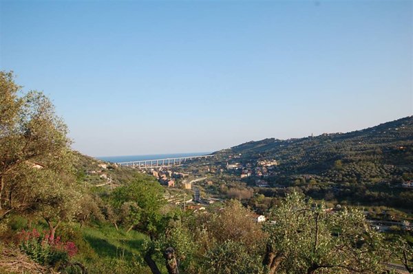 casa indipendente in vendita ad Imperia in zona Caramagna Ligure