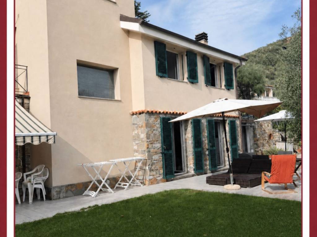 casa indipendente in vendita ad Imperia in zona Porto Maurizio